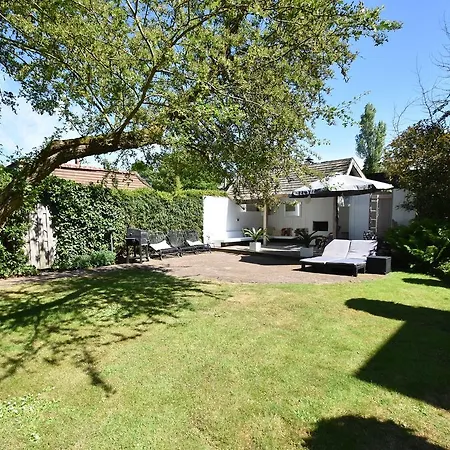 Landhuis Βίλα *