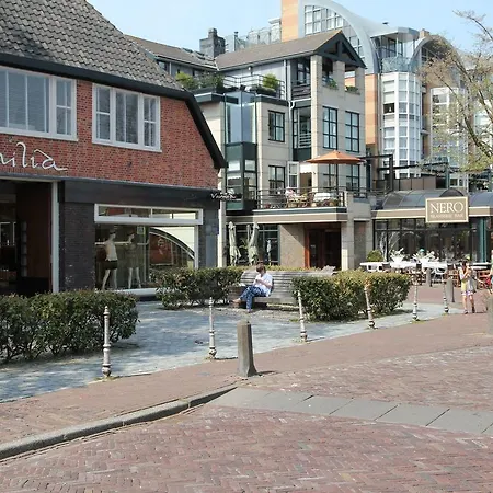 Landhuis Βίλα *